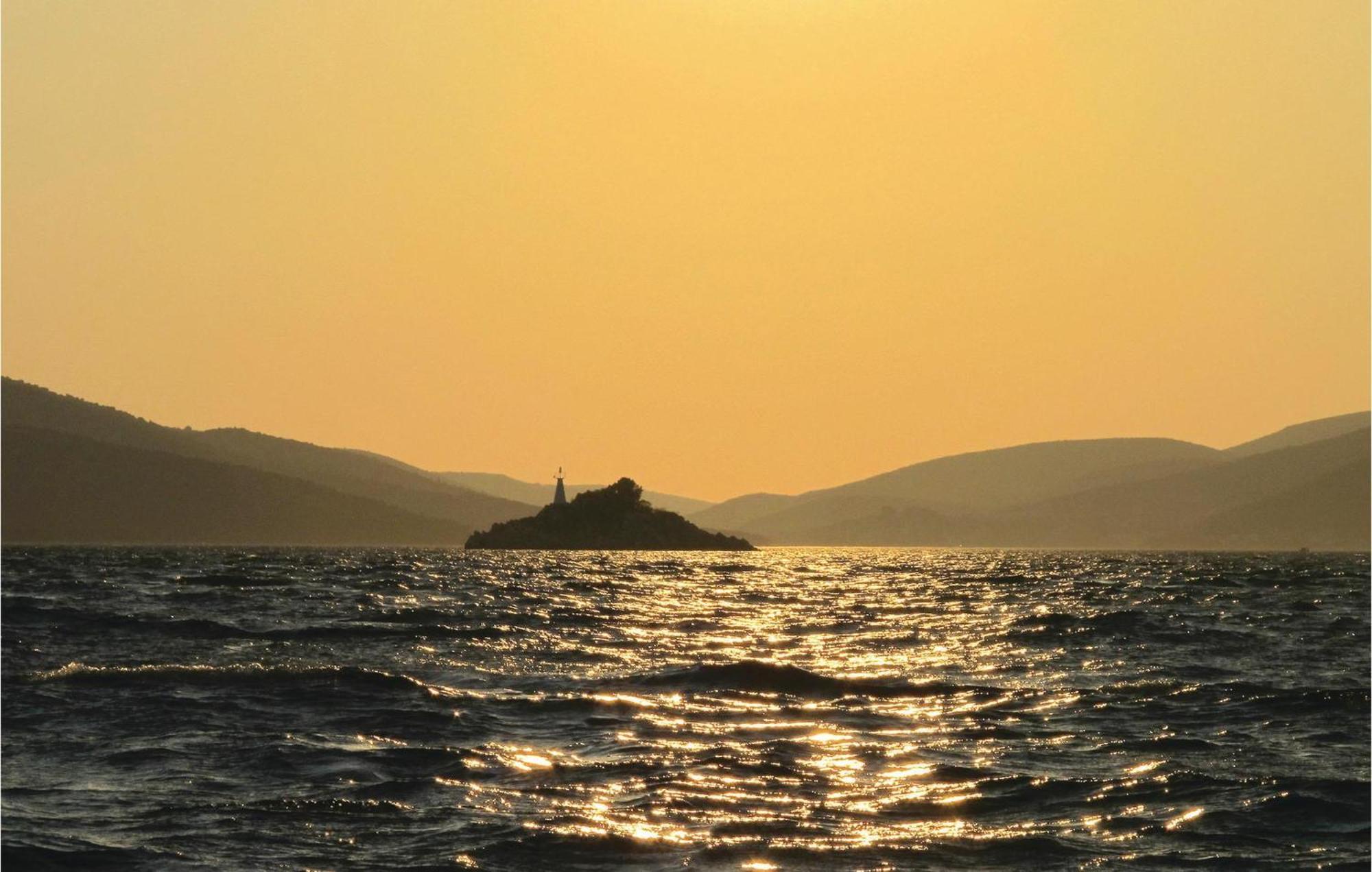 Amazing Apartment In Trogir With Kitchen 외부 사진